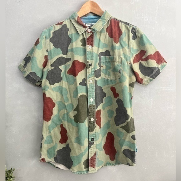 MODERN AMUSEMENT  | Button Down Shirt Military Style Print Camo Size Small - Picture 1 of 9